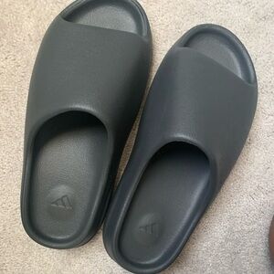 Yeezy slides almost brand new no box lost the box when I moved